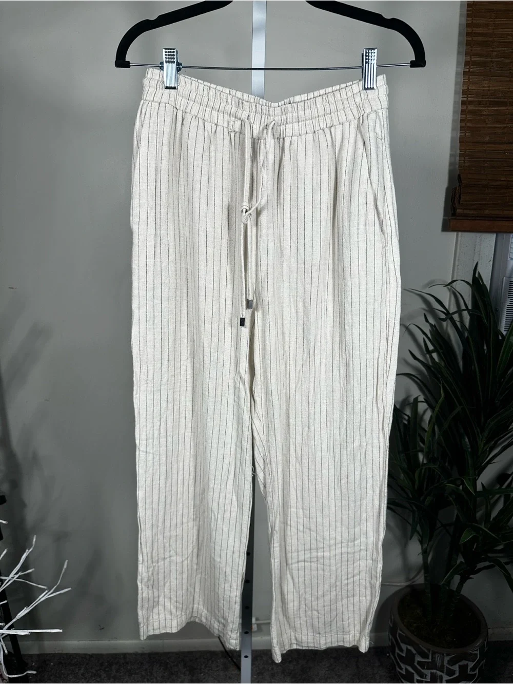 J89. Zara linen blend pinstripe drawstring wide leg pants cream and black